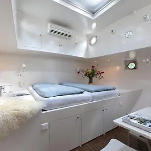 Houseboat Volle Maan , Ámsterdam Países Bajos